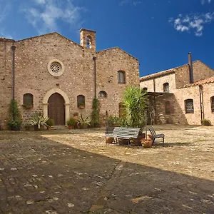 Farm stay Relais Abbazia Santa Anastasia & Winery