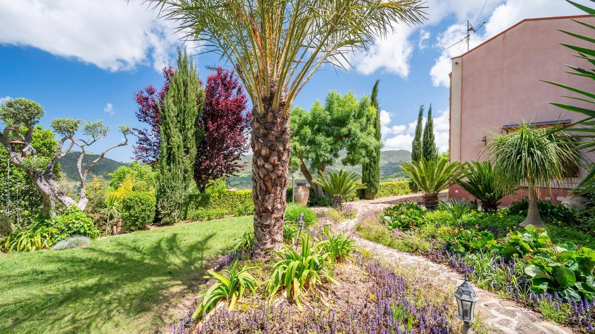 Villarose Castelbuono  Gasthuis